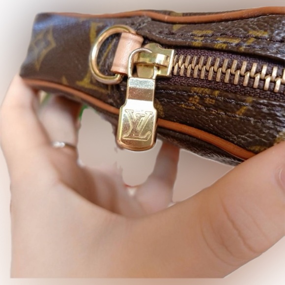 Sale $222 !! 
Authentic Rare!! Louise Vuitton Danube Mini Monogram. 834 - Picture 9 of 14